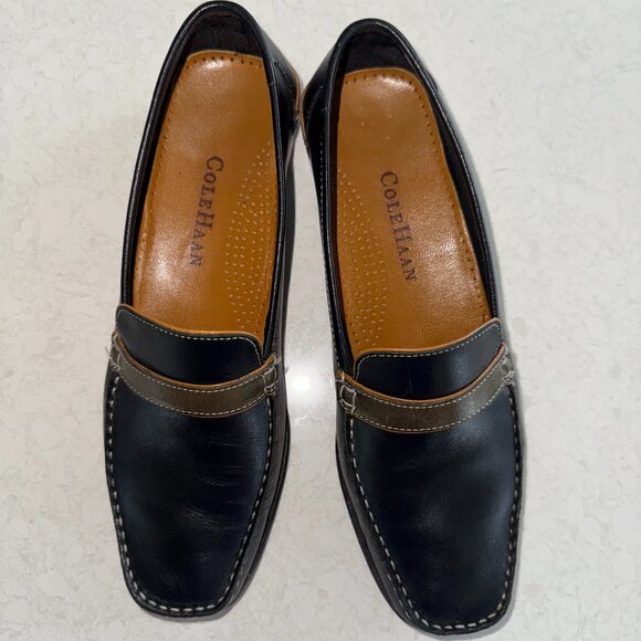 Cole Haan Shoes - COLE HAAN all leather loafer . black w/green leather accents . size 7.5 B . EUC